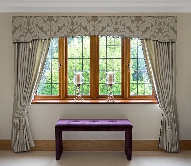 Valance or cornice installation