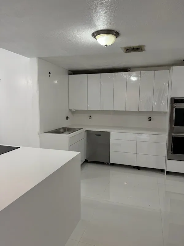 https://firebasestorage.googleapis.com/v0/b/genius-tech-crm.appspot.com/o/galleryClientes%2FLZS9LajfMwJFP1whPBWX%2FfotosCliente%2F1-Del%20Rey%20Countertops%20Inc%20(8).webp?alt=media&token=9f7d9df6-4b8f-44cb-bd37-7808b8051220