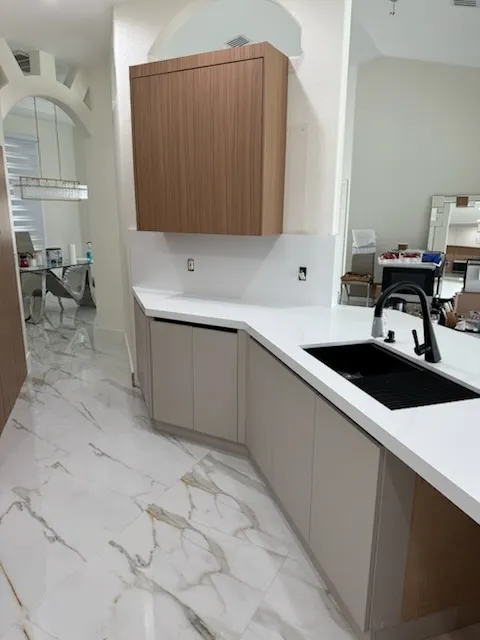 https://firebasestorage.googleapis.com/v0/b/genius-tech-crm.appspot.com/o/galleryClientes%2FLZS9LajfMwJFP1whPBWX%2FfotosCliente%2F4-Del%20Rey%20Countertops%20Inc%20(15).webp?alt=media&token=671744d9-9747-4712-a308-bd965bfa9d0e