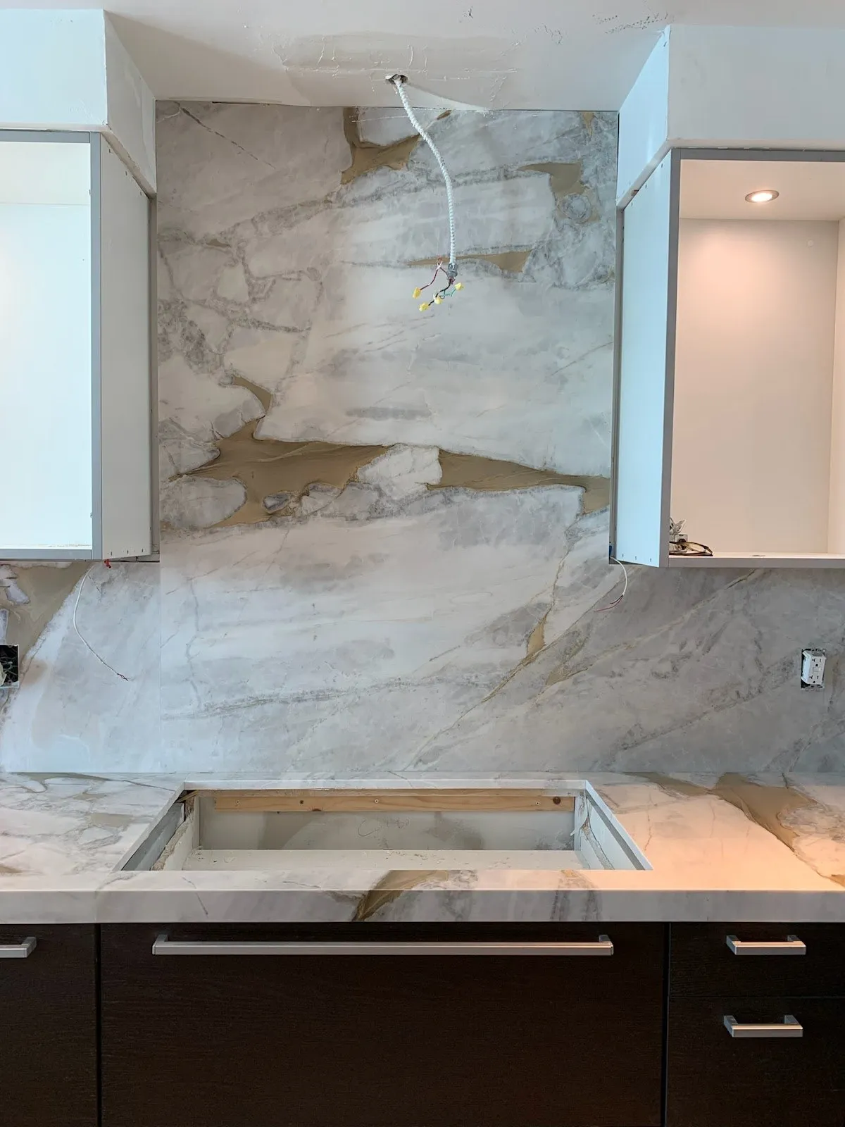 https://firebasestorage.googleapis.com/v0/b/genius-tech-crm.appspot.com/o/galleryClientes%2FLZS9LajfMwJFP1whPBWX%2FfotosCliente%2FDel%20Rey%20Countertops%20%20A%20(36).webp?alt=media&token=3cf08593-4486-454c-96c5-98c924c6464c