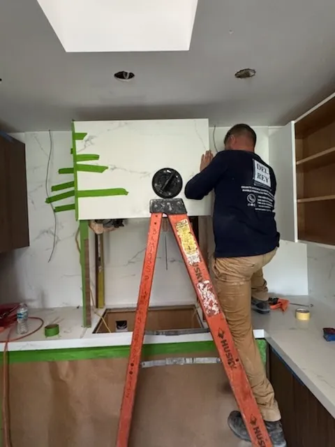 https://firebasestorage.googleapis.com/v0/b/genius-tech-crm.appspot.com/o/galleryClientes%2FLZS9LajfMwJFP1whPBWX%2FfotosCliente%2FDel%20Rey%20Countertops%20Inc%20ft%20(1).webp?alt=media&token=8f4f3578-82fc-46ca-8c5f-989ec11b9834