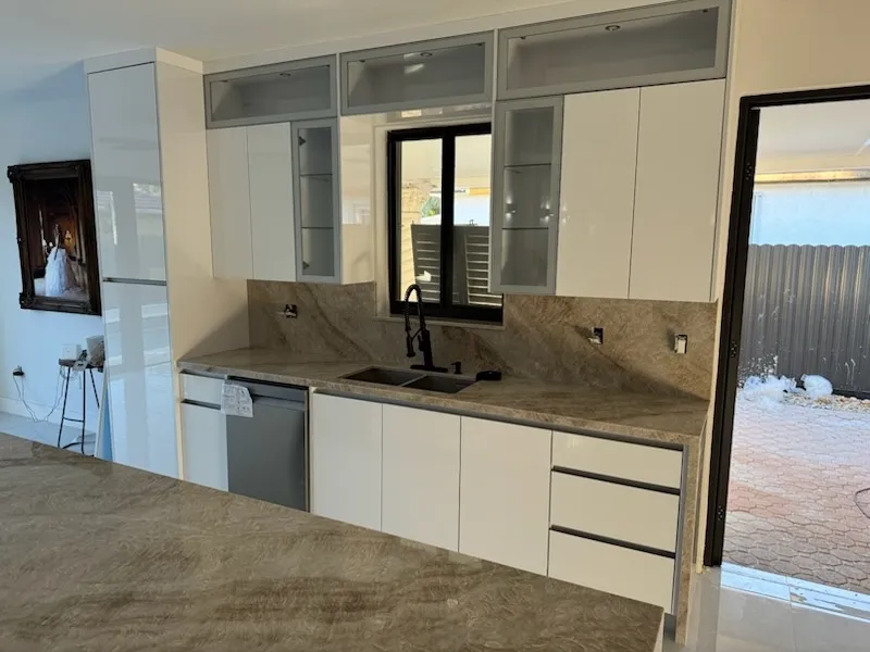 https://firebasestorage.googleapis.com/v0/b/genius-tech-crm.appspot.com/o/galleryClientes%2FLZS9LajfMwJFP1whPBWX%2FfotosCliente%2FDel%20Rey%20Countertops%20Inc%20ft%20(13).webp?alt=media&token=a7ba5727-acc8-4b8c-b6c0-95904da35543