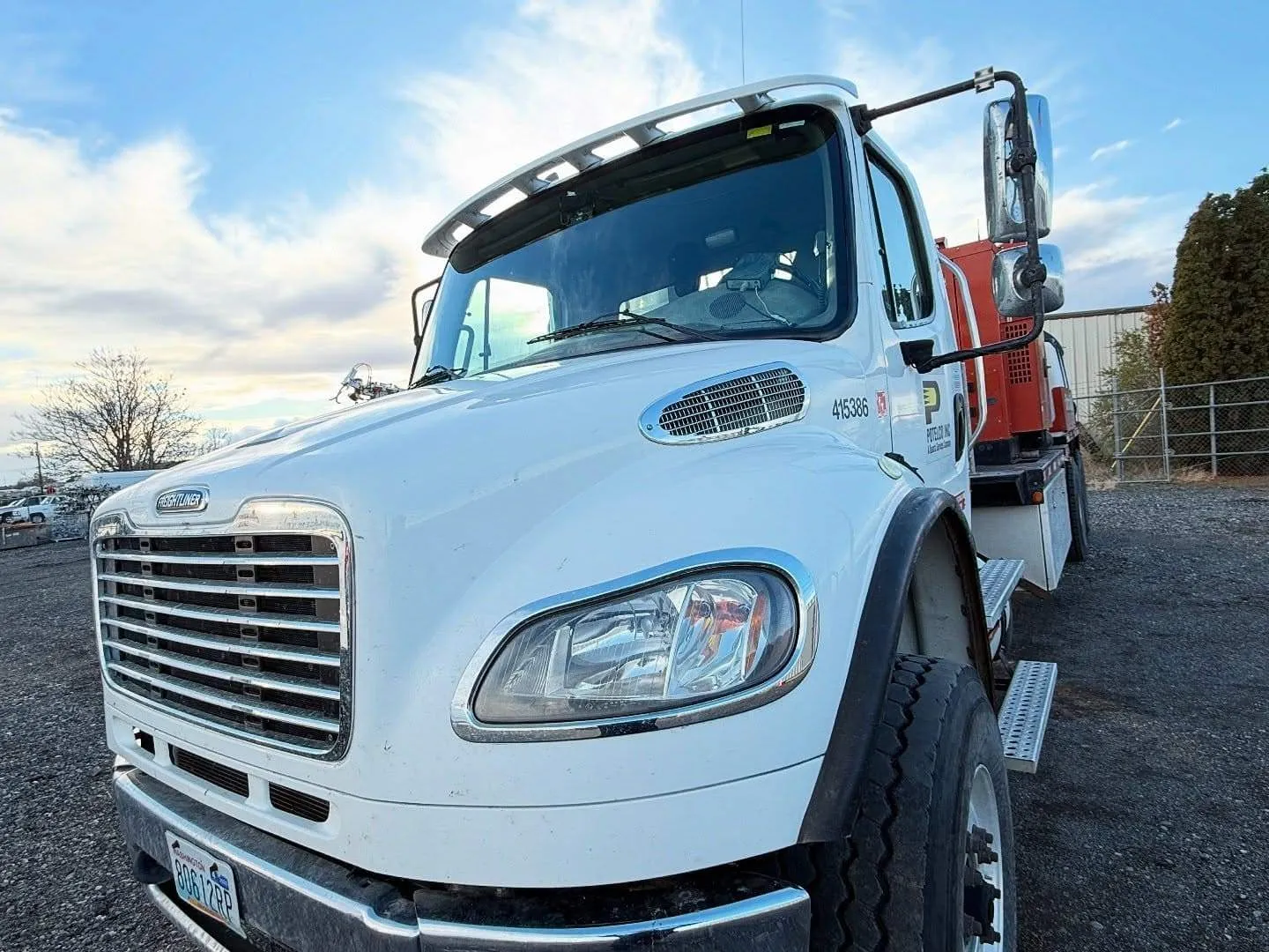 Semi-Truck Windshield Replacement