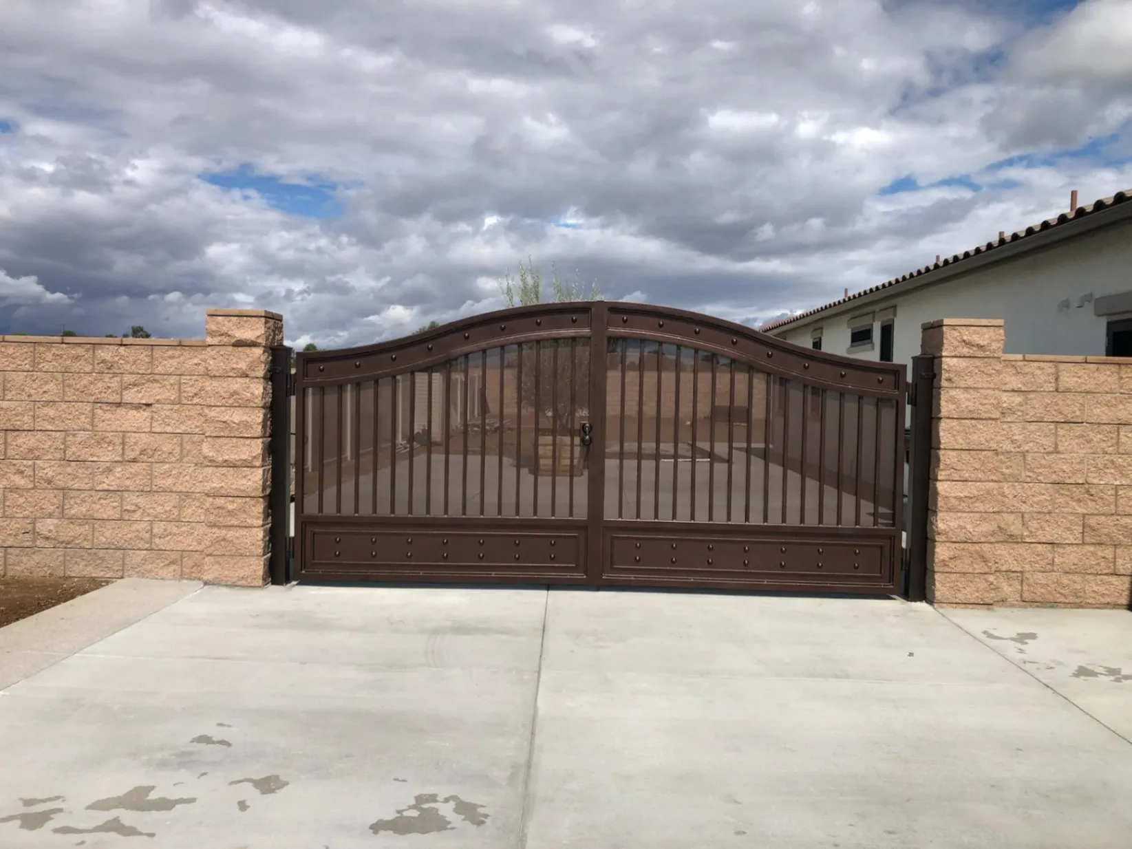 Swing gates