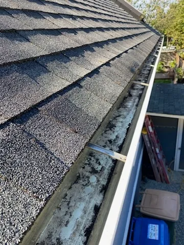 Roofing materials with asbestos