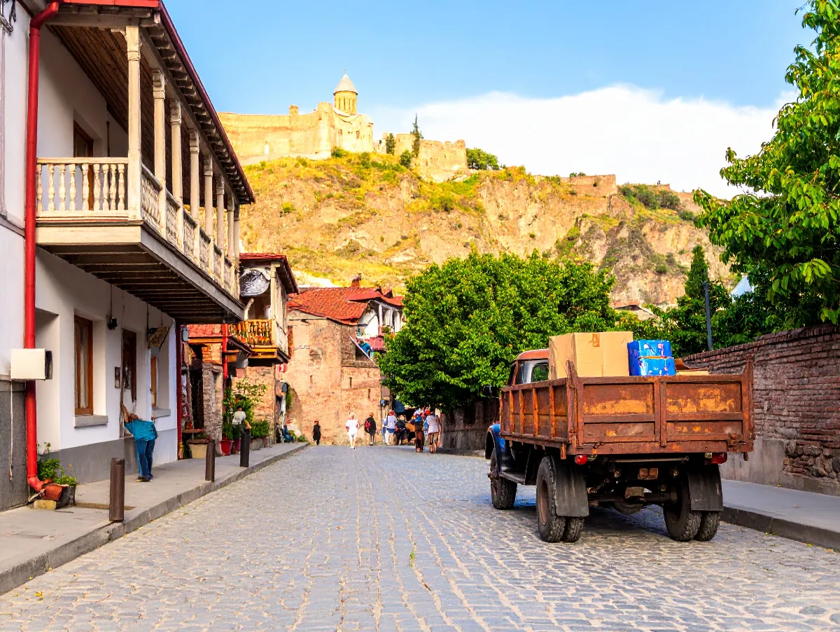Send parcels to Europe easily and reliably!