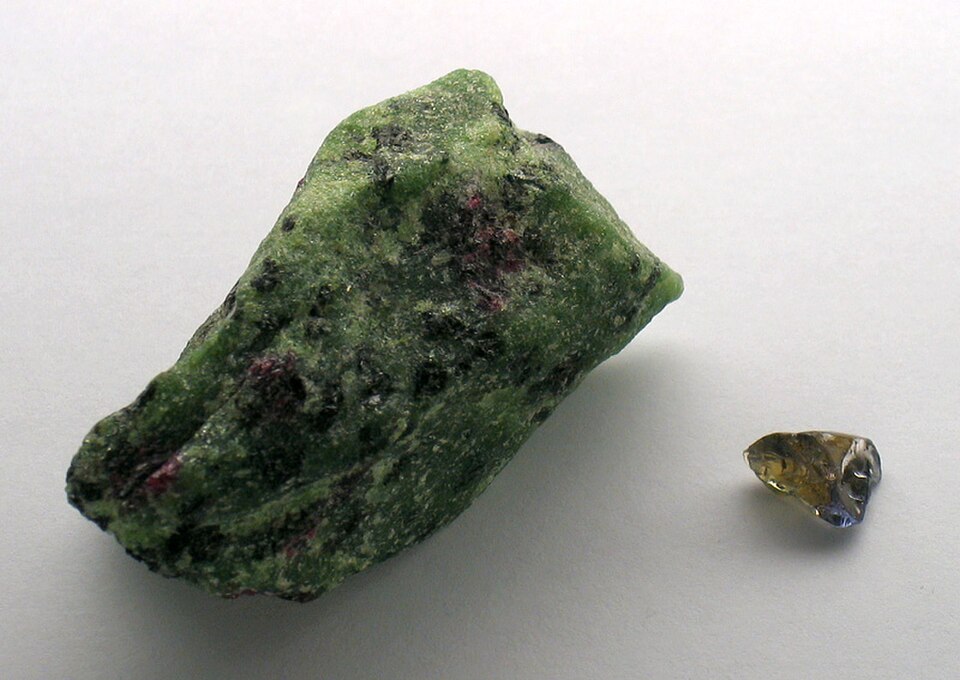 Tanzanite Zoisite (Anyolite)