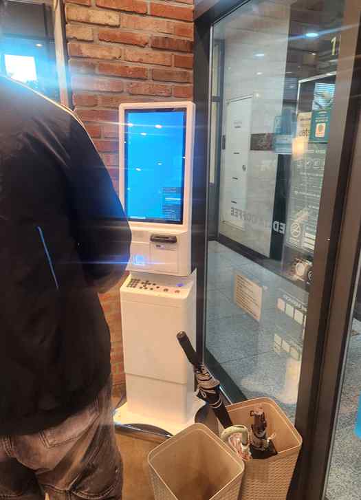 이디야커피 (의정부 신곡동) 배리어프리 키오스크 설치 후