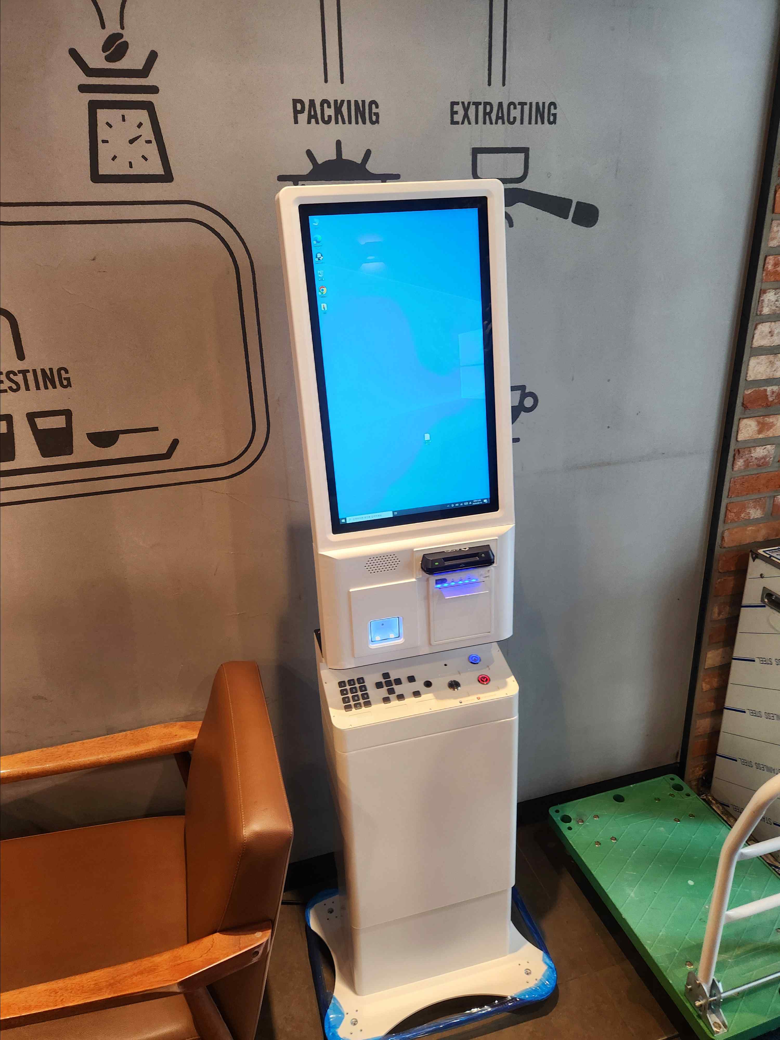 이디야커피 회기중앙점 배리어프리 키오스크 설치 후