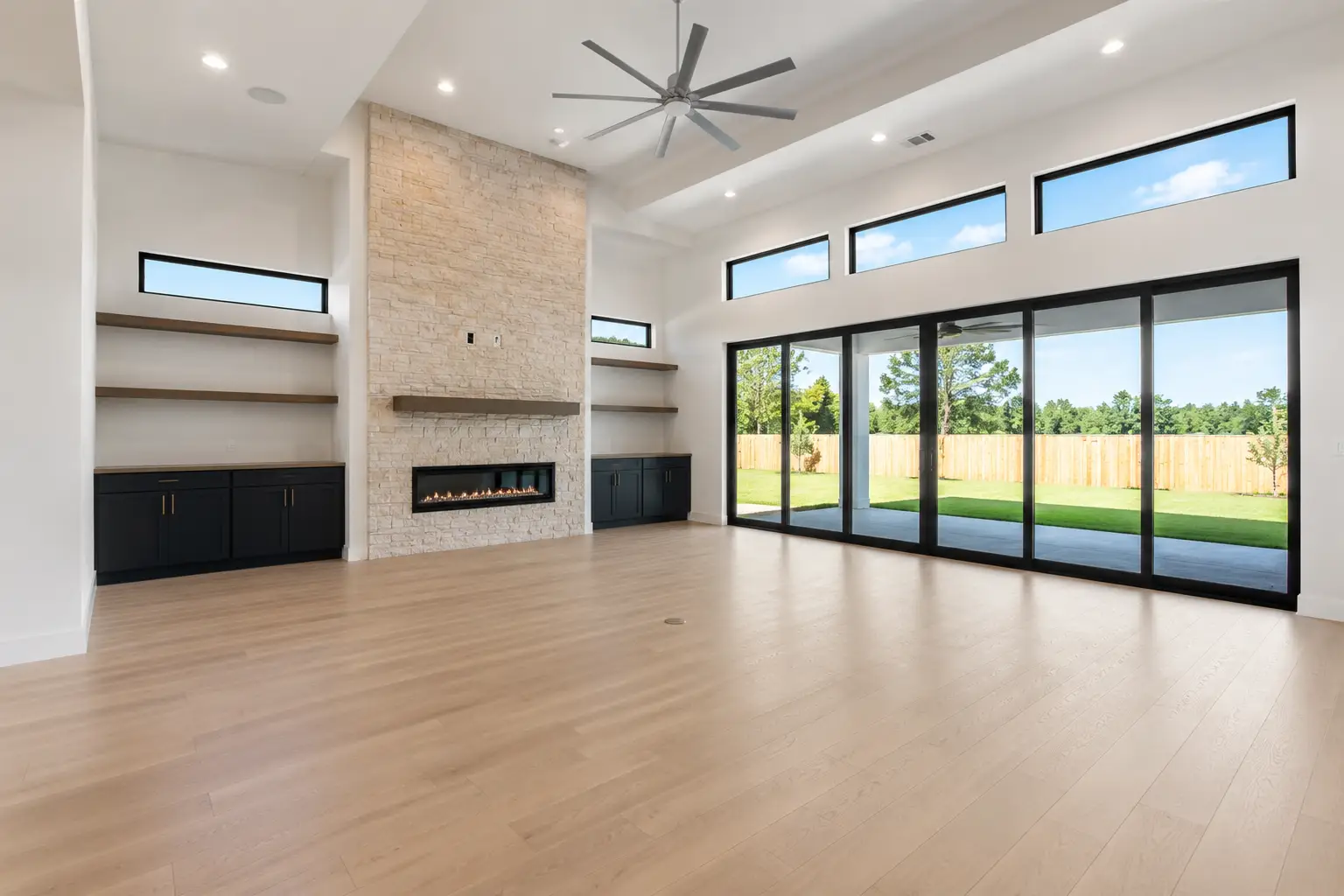 Empty vacant living room before virtual staging