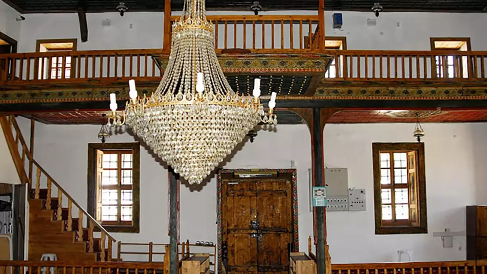 Ağaç Ayak Camii