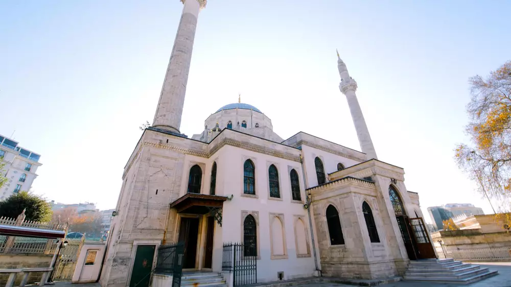 Pertevniyal Valide Sultan Mosque