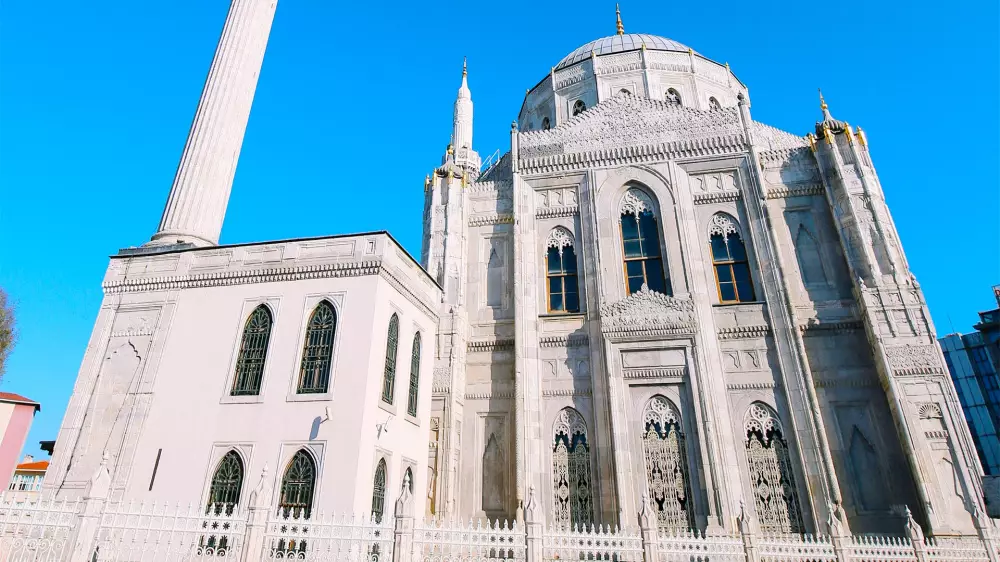 Pertevniyal Valide Sultan Mosque