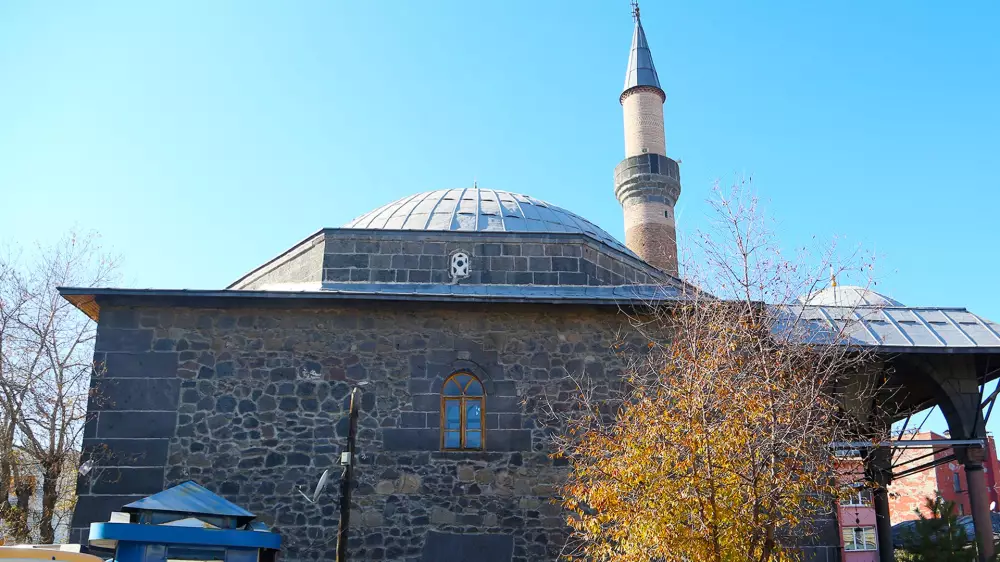 Gürcü-Kapı (Aliağa) Moschee