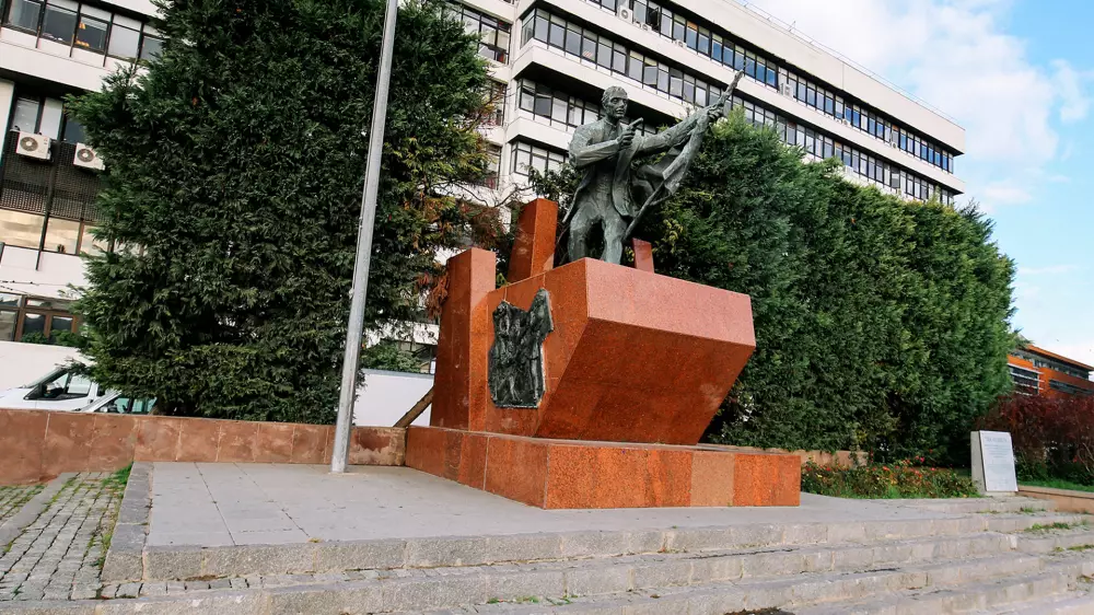 Памятник "Первая Пуля"