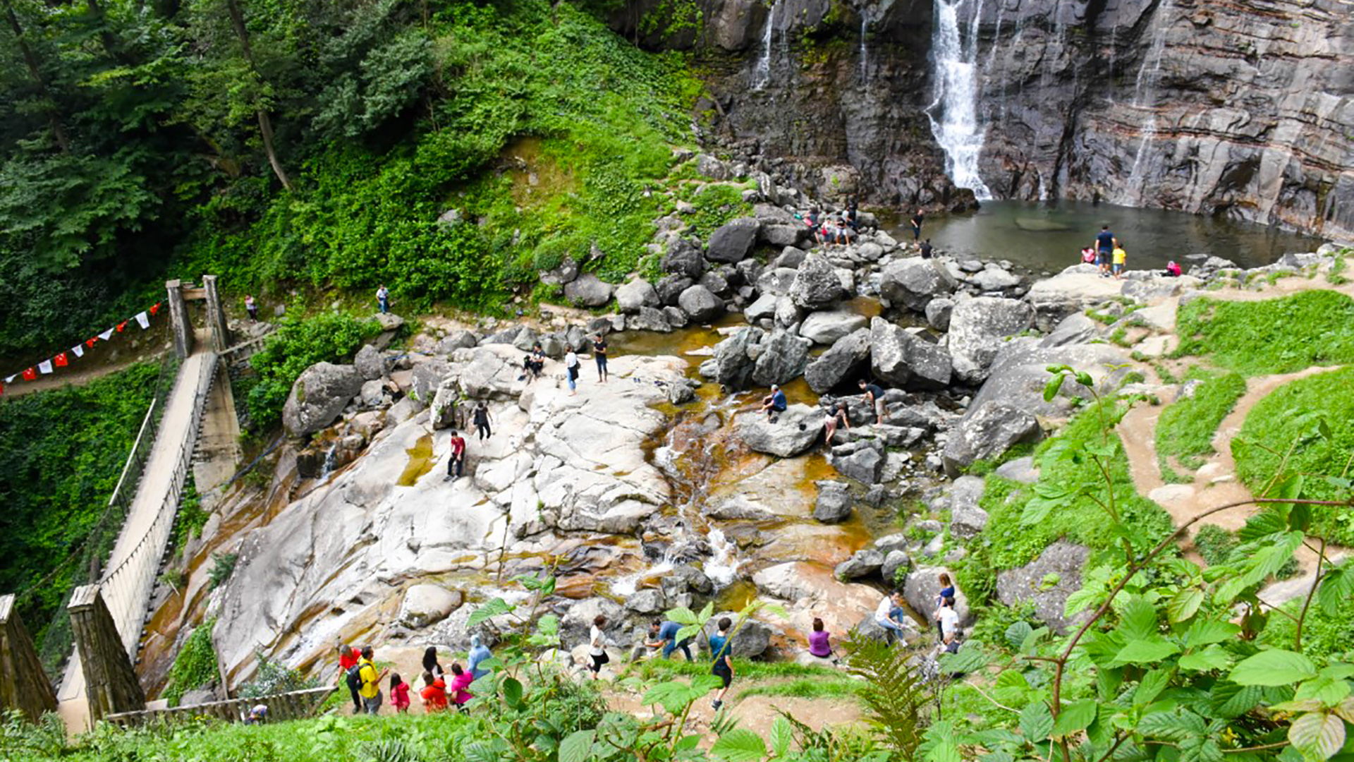 Mençuna Wasserfall