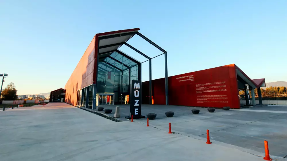 Yeşilova Mound Visitor Center