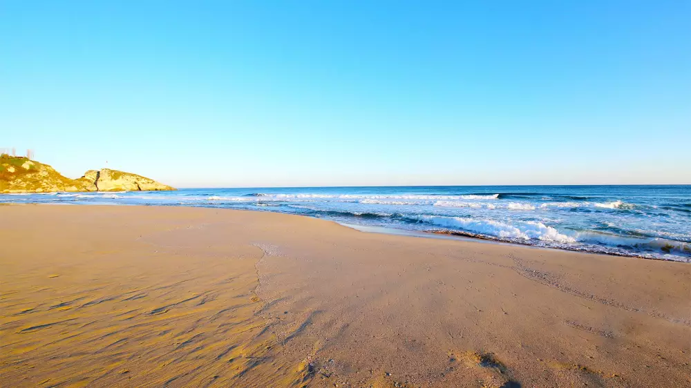 Uzunkum Beach