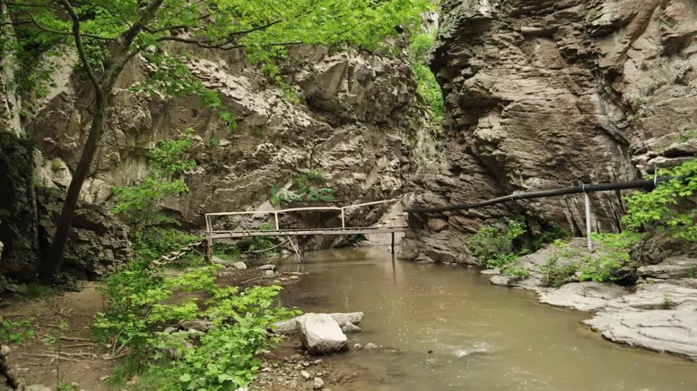 Sadağ Canyon und Thermalquellen