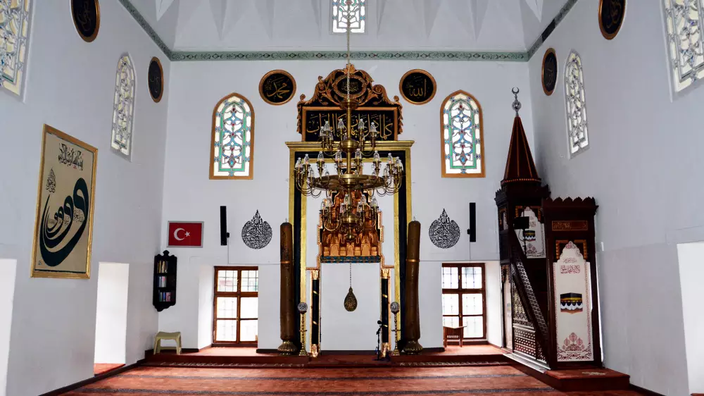 İshak Paşa Camii ve Külliyesi