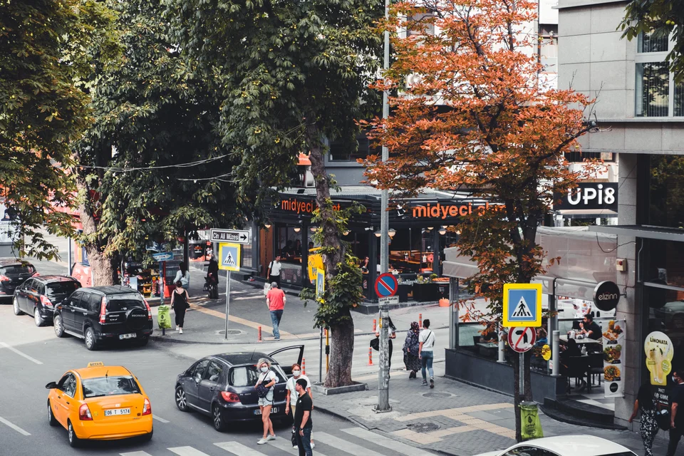 ankarada-bir-harikalar-diyari-tunali-hilmi-caddesi