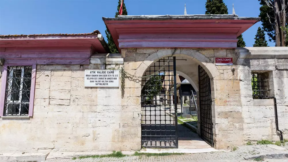 Eski Atik Valide Camii