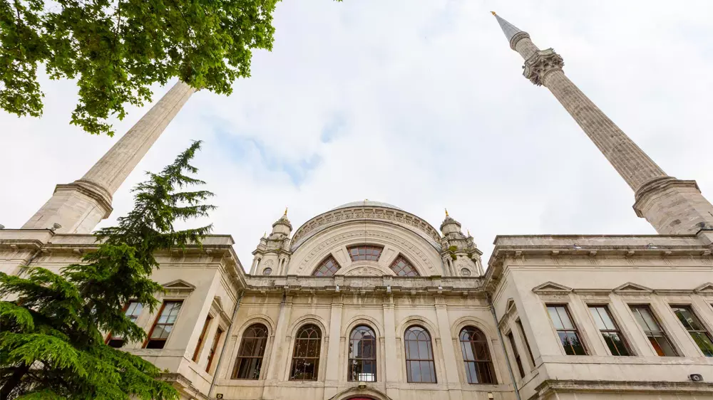 Dolmabahçe Camii