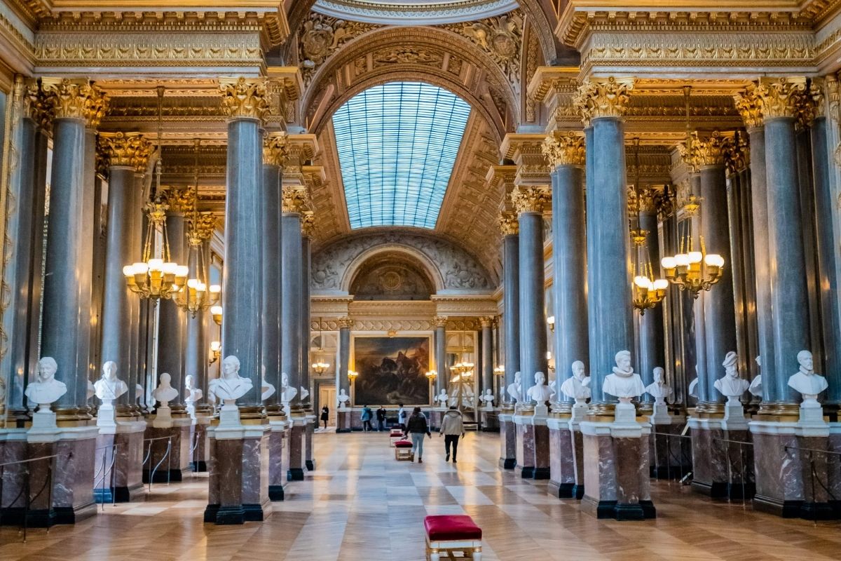 Palace Of Versailles - A Dazzling Example Of Royal Splendor