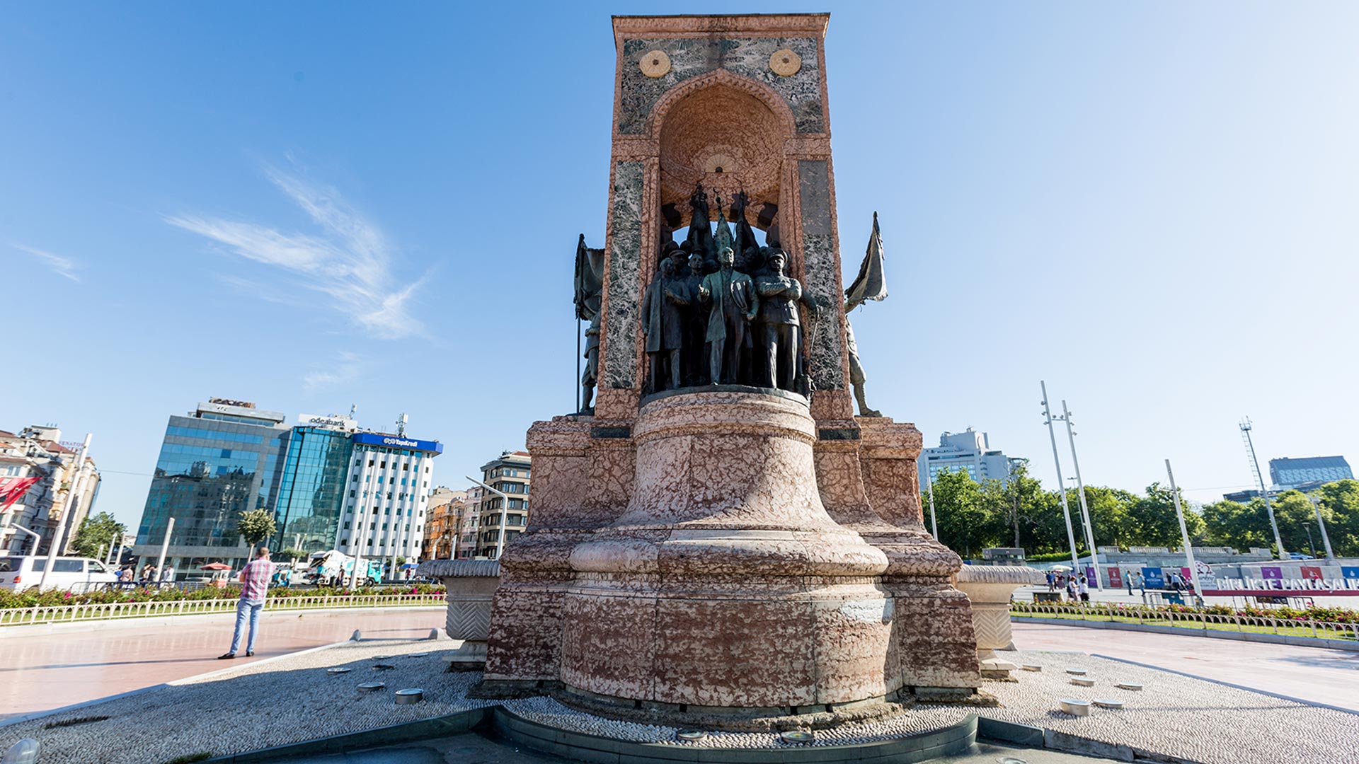 Памятник Республики (Таксим)
