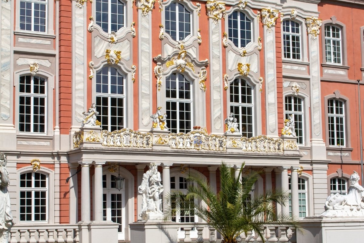 Kurfürstenpalais