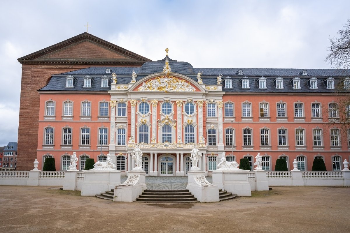 Kurfürstenpalais