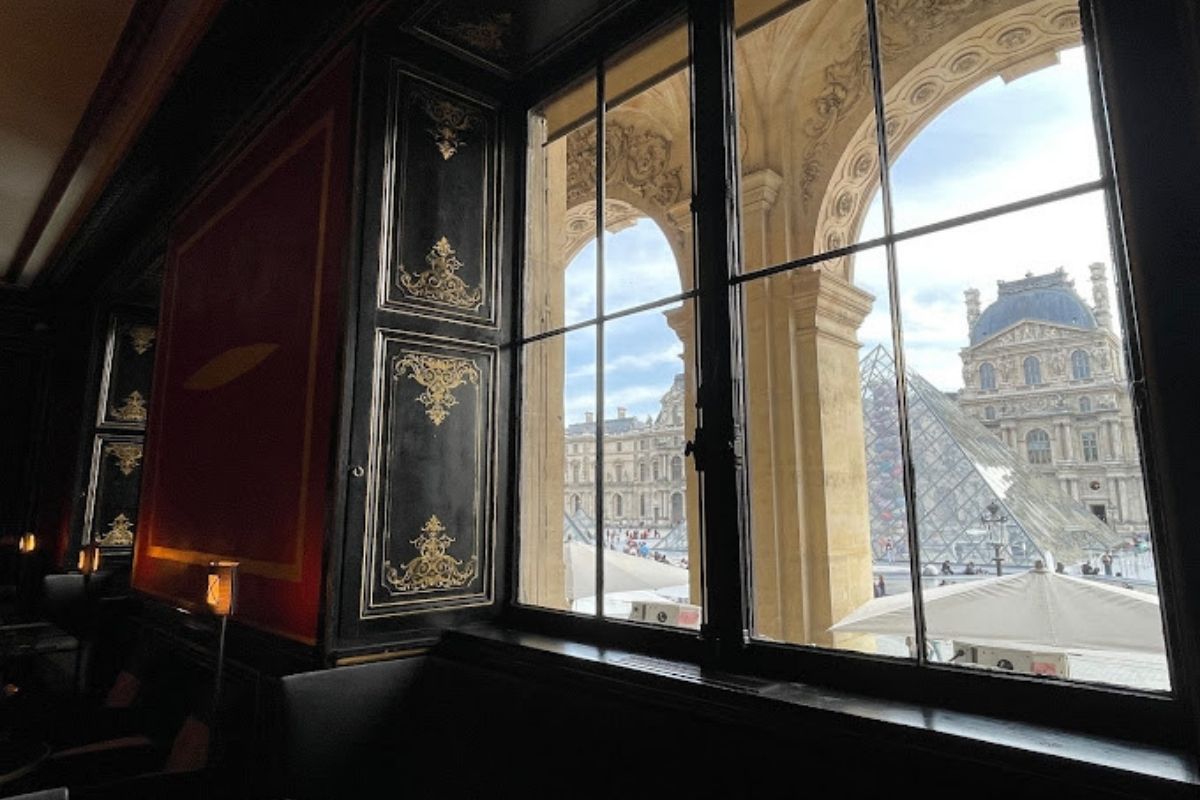 Le Café Marly