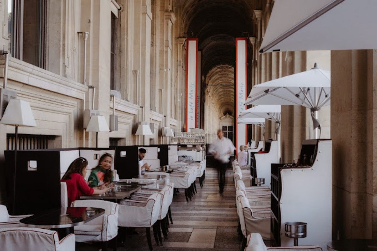 Le Café Marly