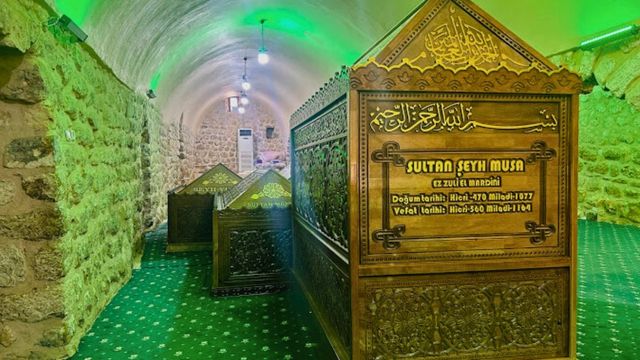 Sultan Şeyhmus Türbesi