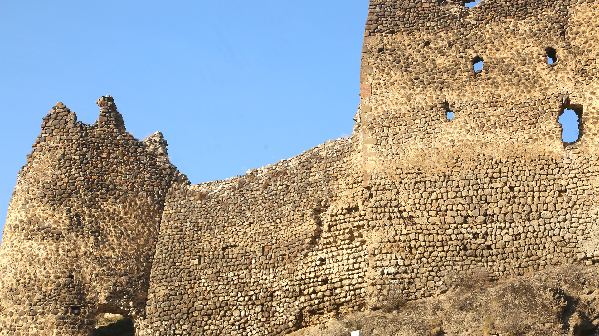 Savsat (Satlel) Castle