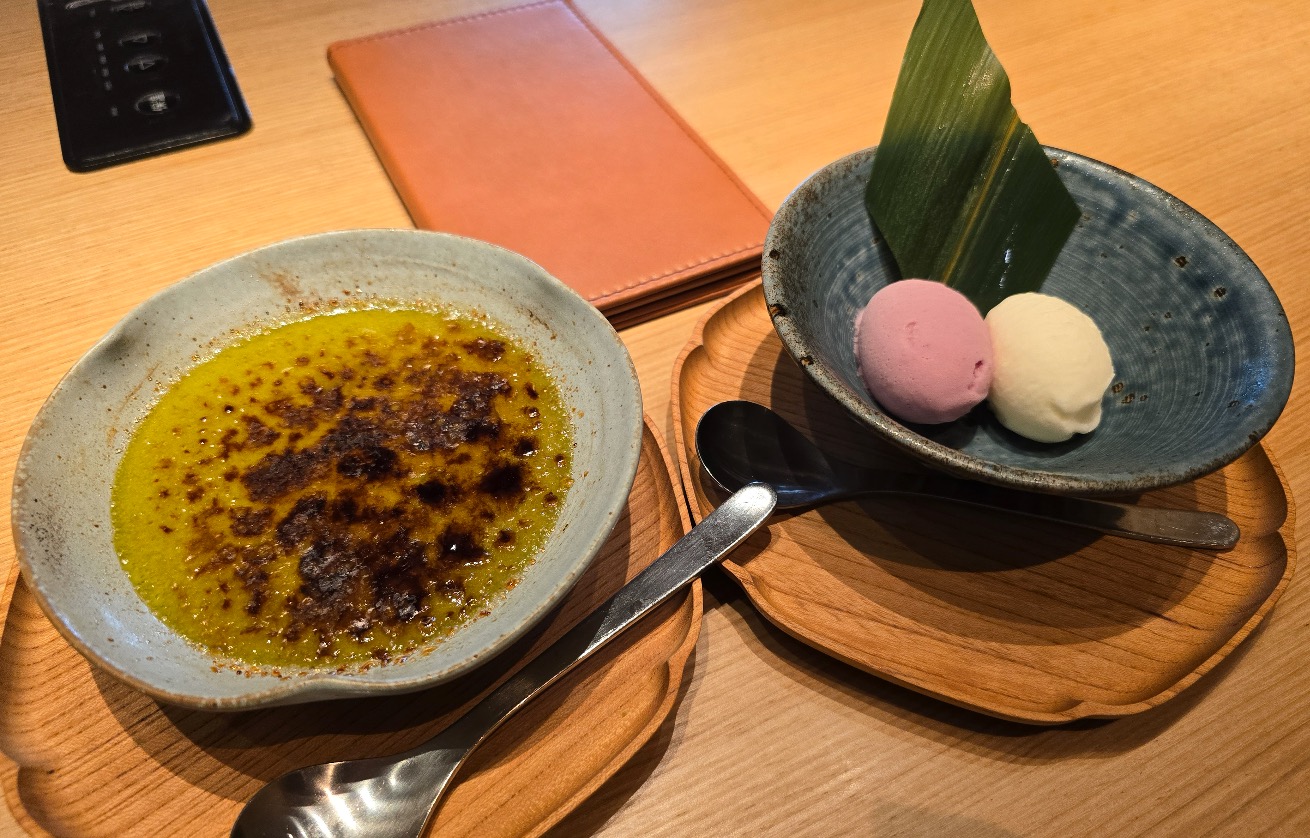 TSUKADA KITTE大阪店 - 抹茶焦糖布丁 (左)、覆盆子冰淇淋與北海道牛奶冰淇淋 (右)