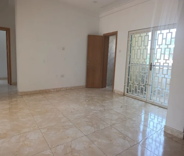 Unfurnished 2 bedroom flat