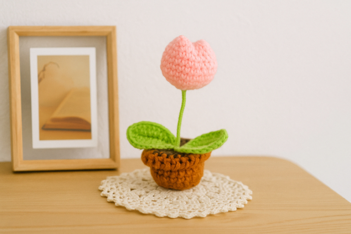 Solo Tulip Crochet Bloom