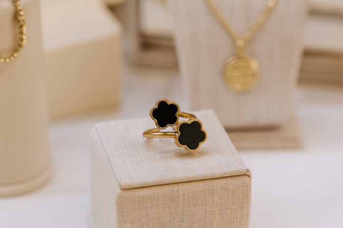 Midnight Clover Ring