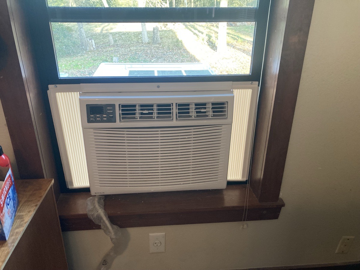 window AC unit — Vladislav Gorban