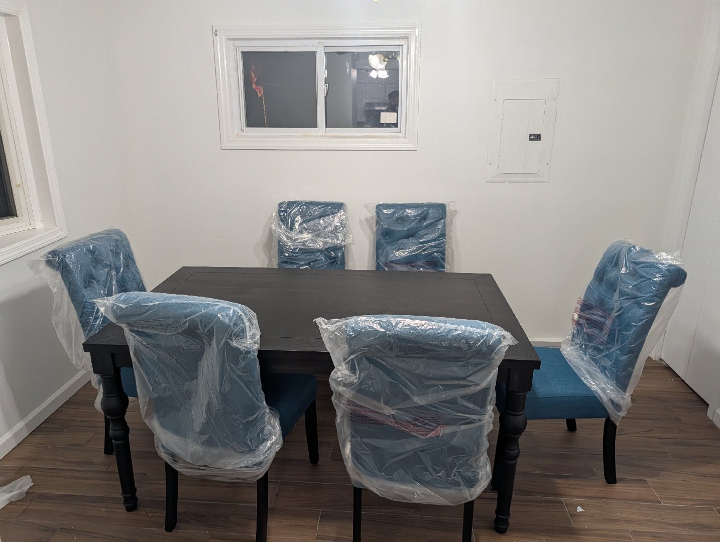 Furniture storage, electrical and TV installation — levan