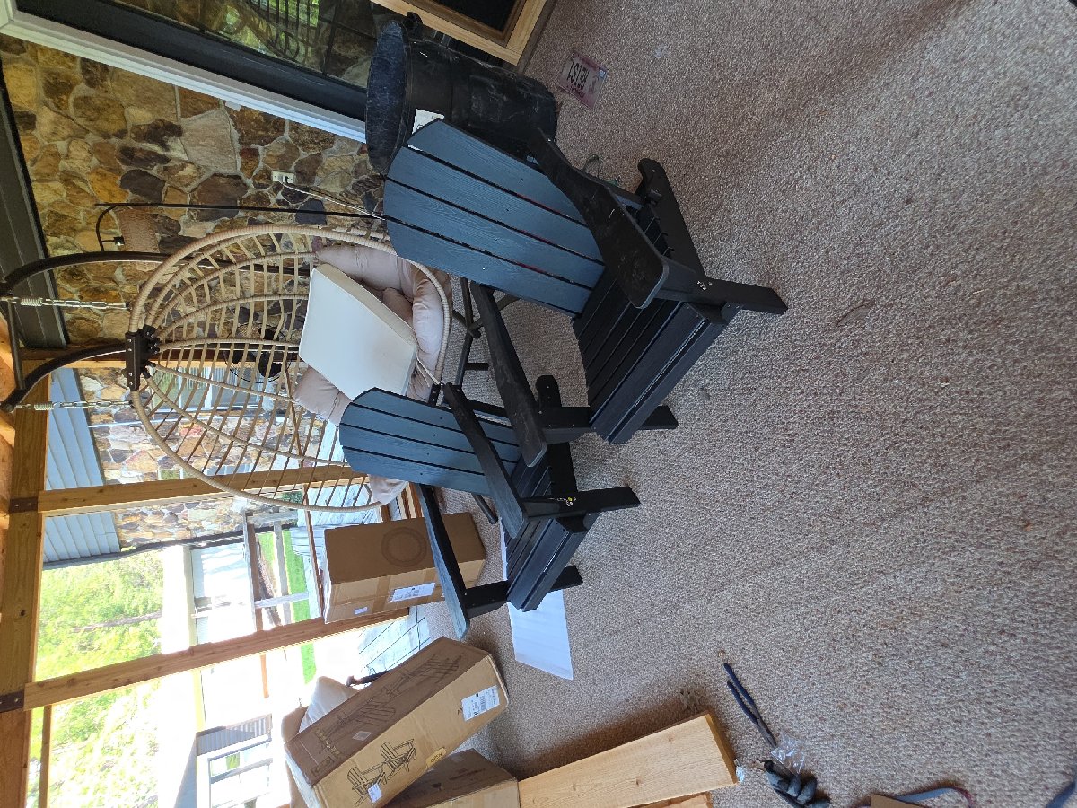 Large chairs — Eduardo Mon