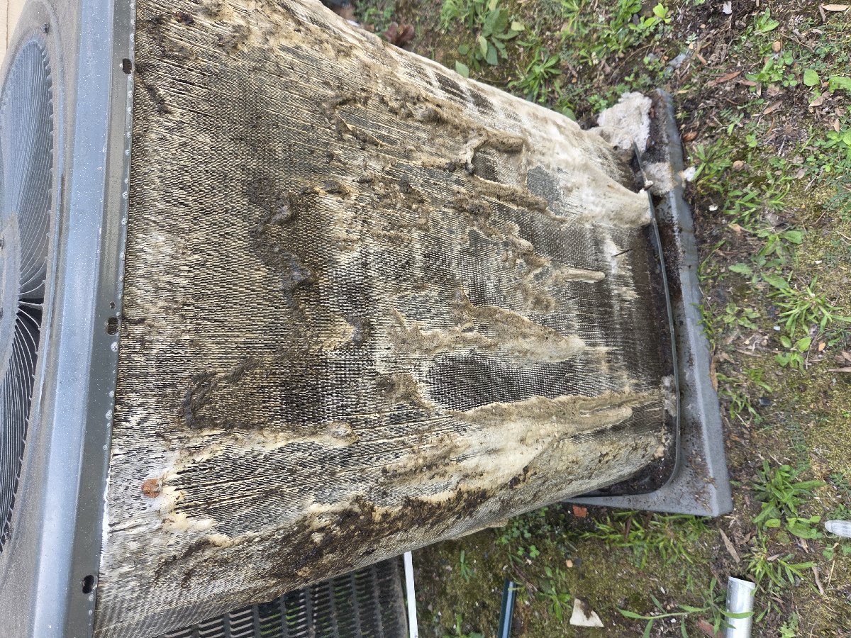 "Preventive maintenance and cleaning of outdoor condensing unit. — Santo