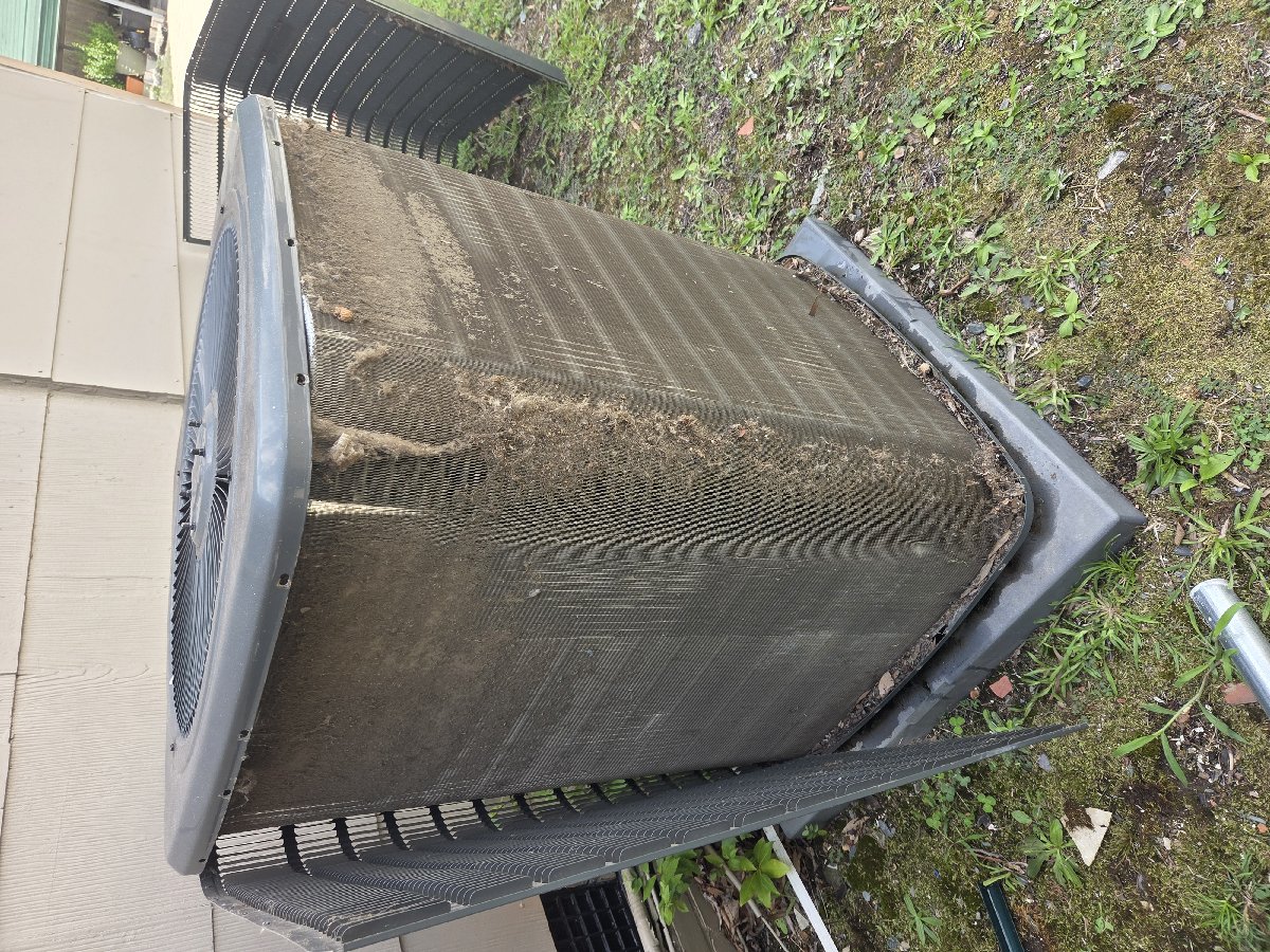 "Preventive maintenance and cleaning of outdoor condensing unit. — Santo