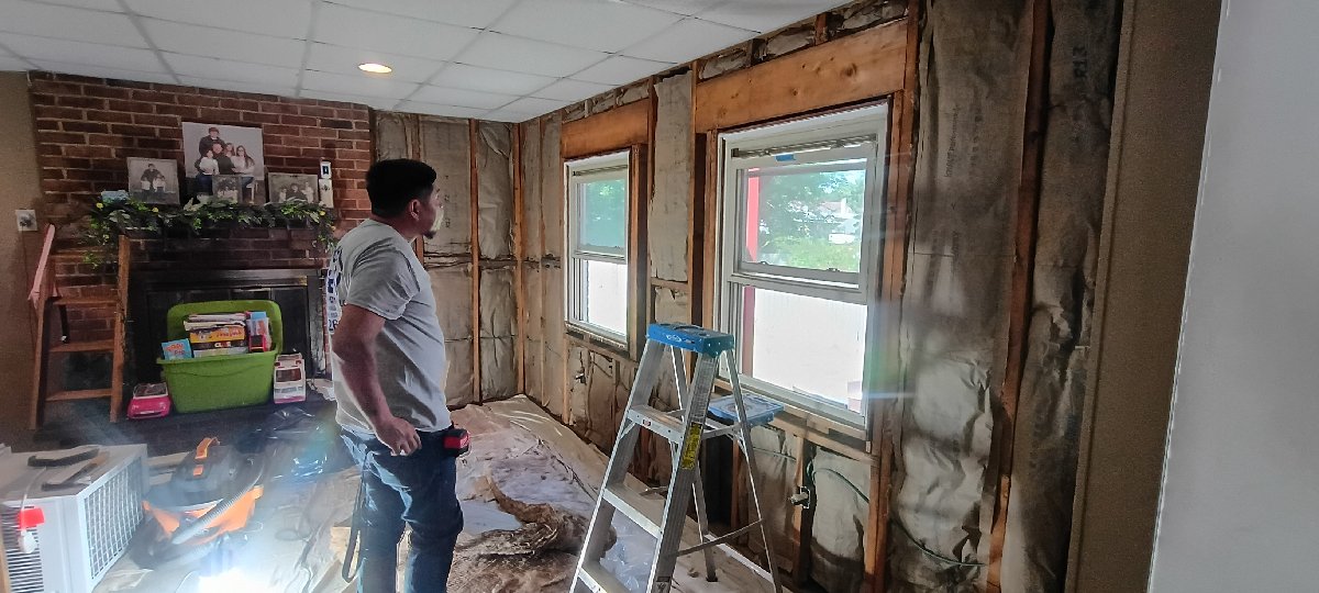 Living room wall remodel — Jesus Martinez
