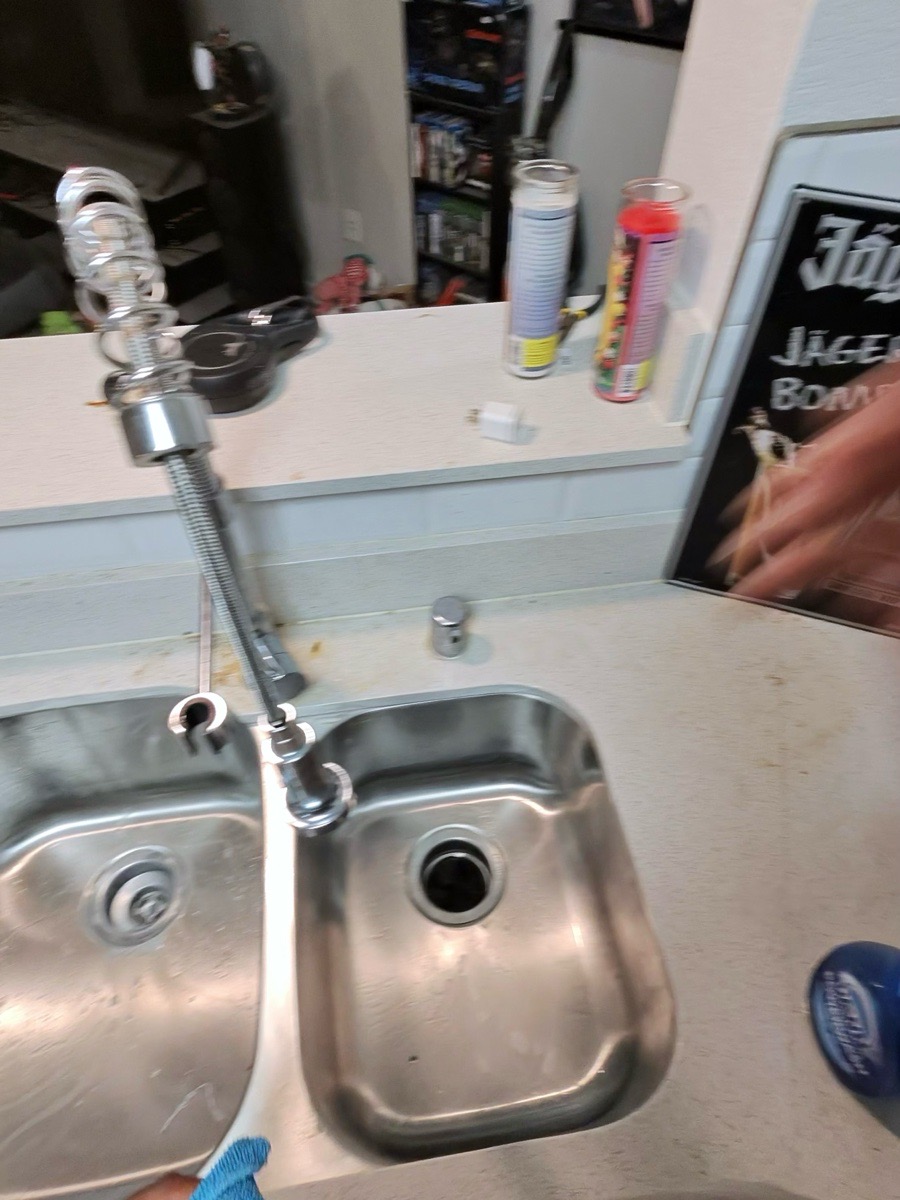 toilet clean — Liv