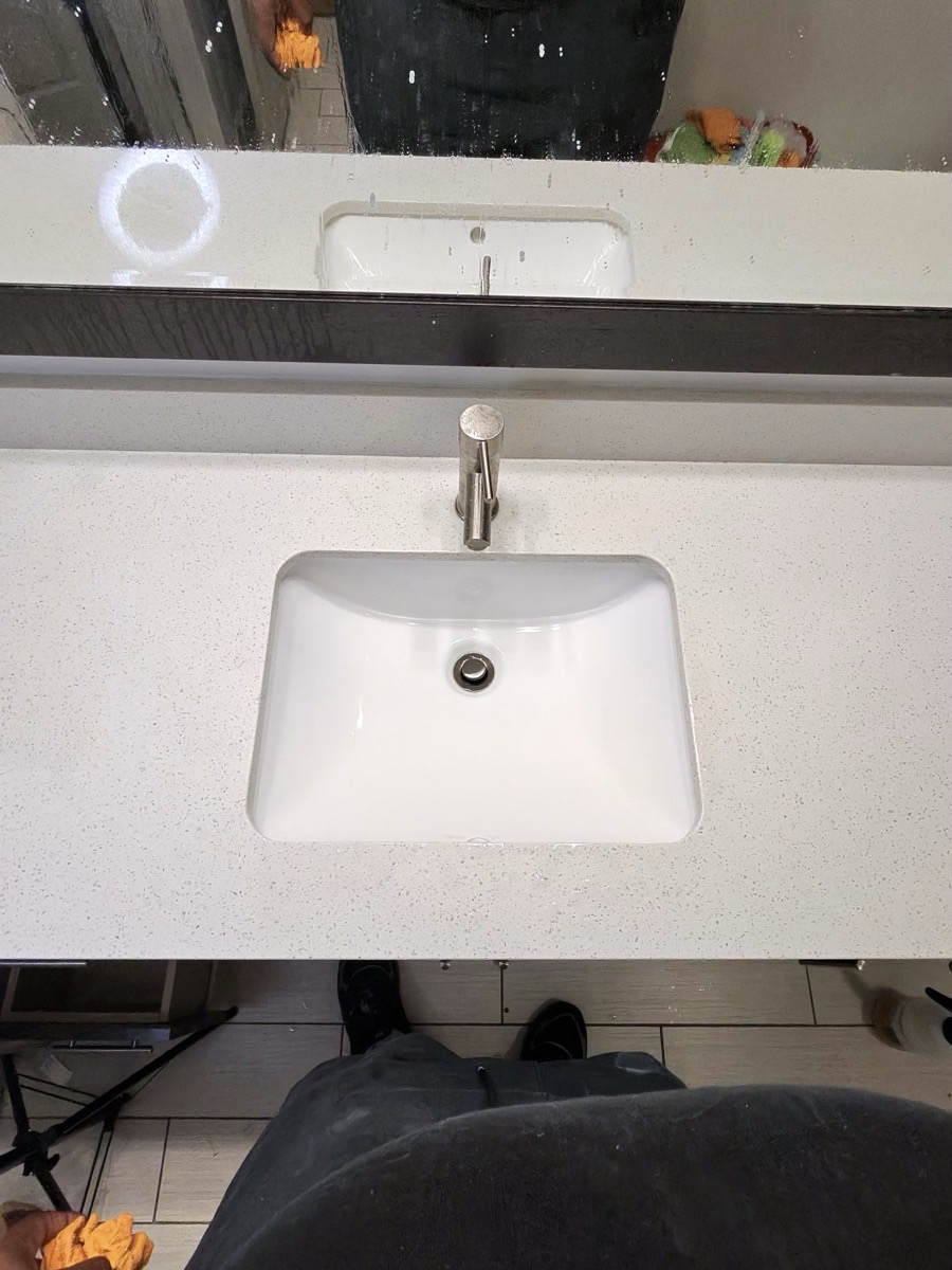 toilet clean — Liv