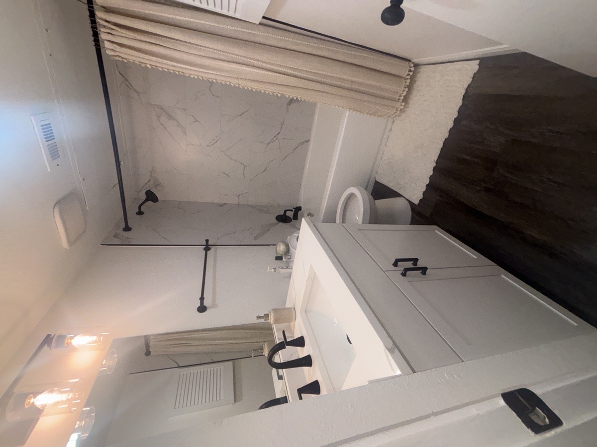 toilet clean — Liv