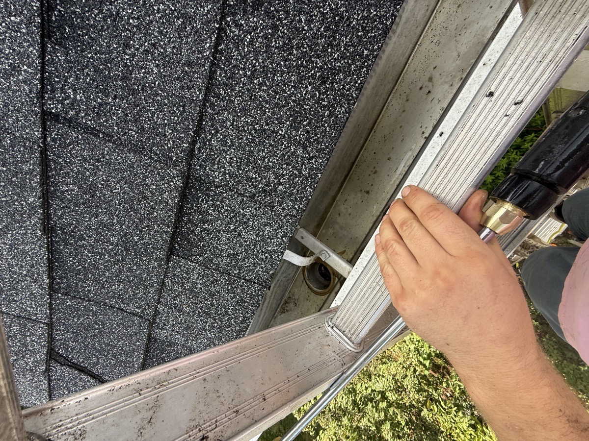Exterior House Cleaning & Restoration — Ruvym Dobrovolskyi