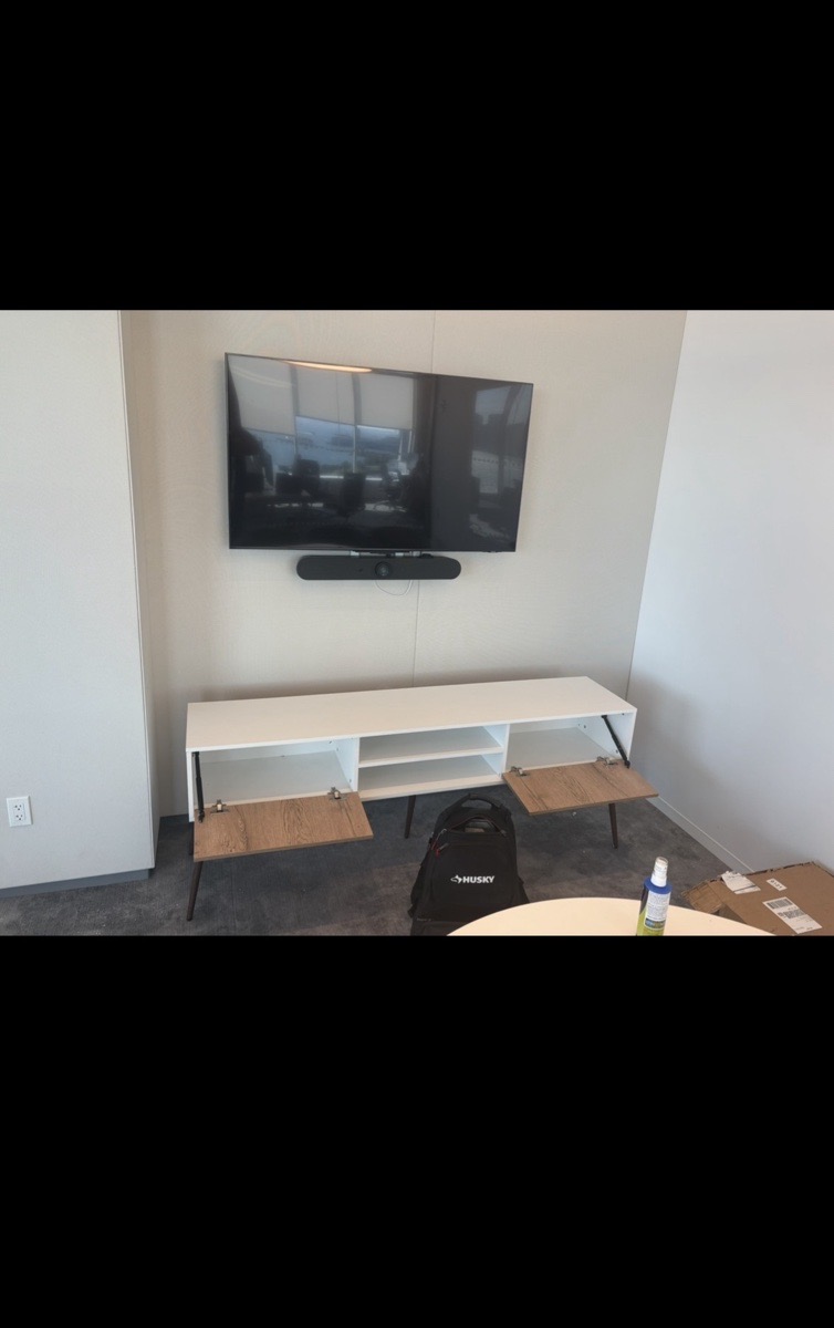 tv mounting — Momo